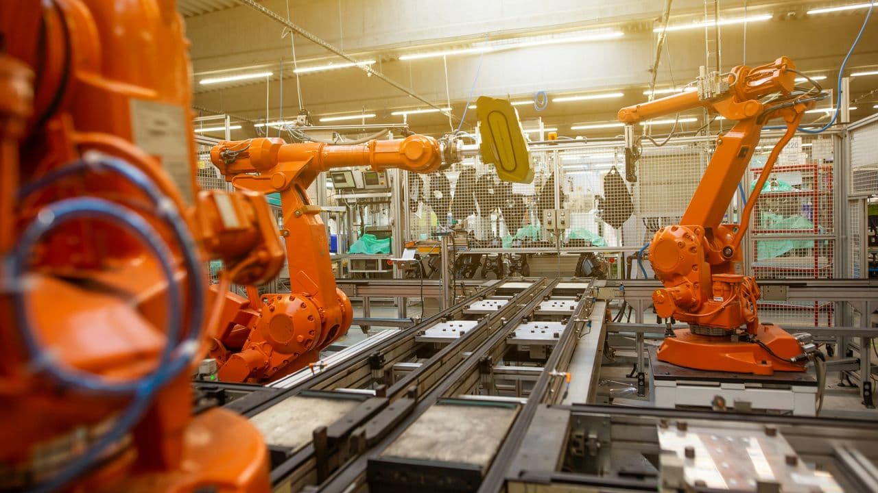 軟體工廠與 AI 代理時代：當程式碼不再由人類編寫