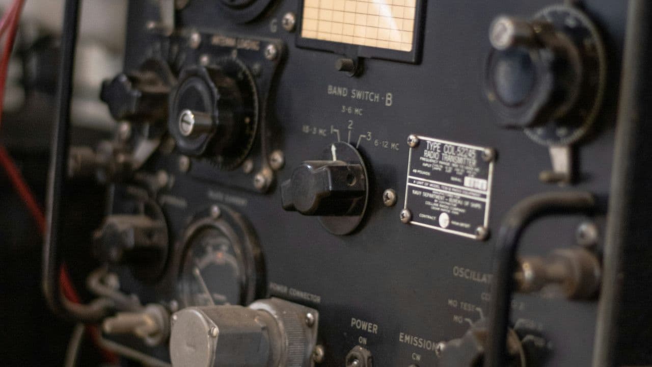 a-close-up-of-a-radio-with-a-lot-of-wires-4ZHg6OytifQ